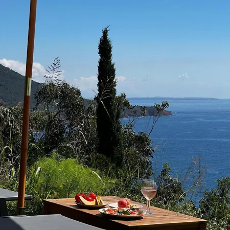 Boheme With Seaview & Private Garden, Antheor Apartment Saint-Raphaël