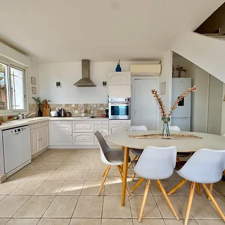 Apartment Boheme With Seaview & Private Garden, Antheor Saint-Raphaël