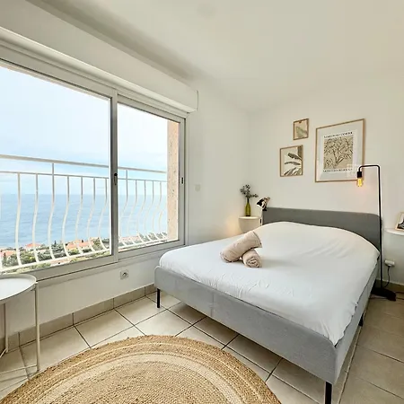 Boheme With Seaview & Private Garden, Antheor Apartment