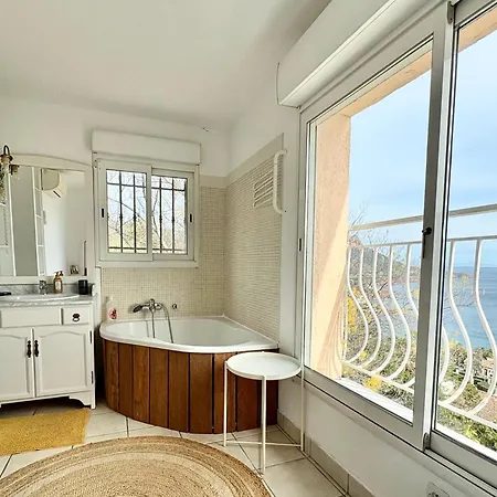 Boheme With Seaview & Private Garden, Antheor Apartment *