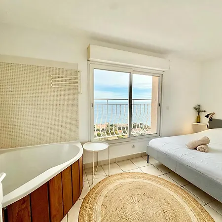 Apartment Boheme With Seaview & Private Garden, Antheor Saint-Raphaël