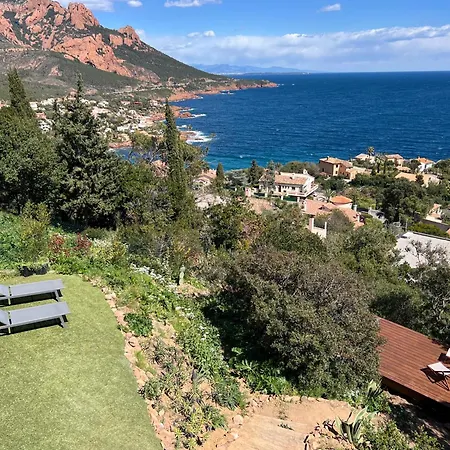 Apartment Boheme With Seaview & Private Garden, Antheor *