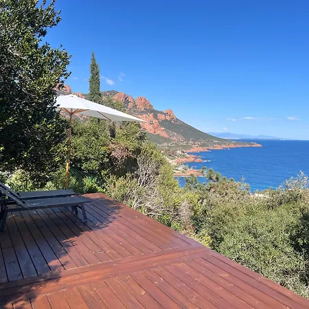 Apartment Boheme With Seaview & Private Garden, Antheor *