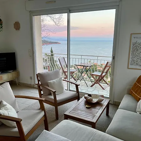Boheme With Seaview & Private Garden, Antheor Apartment *