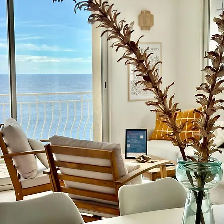 Boheme With Seaview & Private Garden, Antheor Apartment *