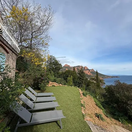Boheme With Seaview & Private Garden, Antheor Apartment Saint-Raphaël
