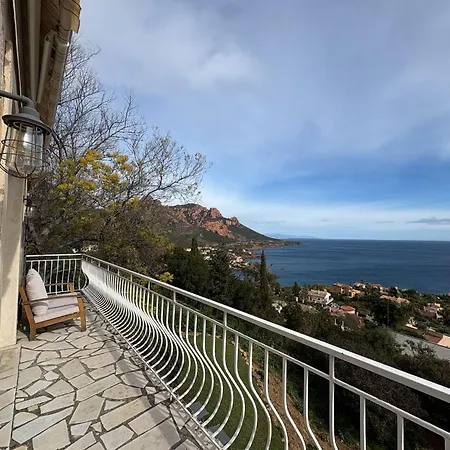 Apartment Boheme With Seaview & Private Garden, Antheor Saint-Raphaël