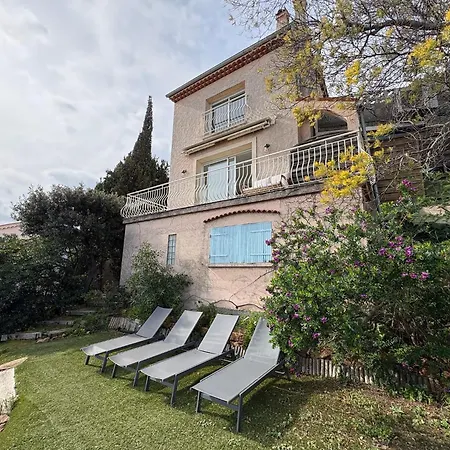 Apartment Boheme With Seaview & Private Garden, Antheor *