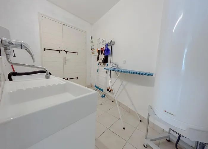 Apartment Boheme With Seaview & Private Garden, Antheor Saint-Raphaël