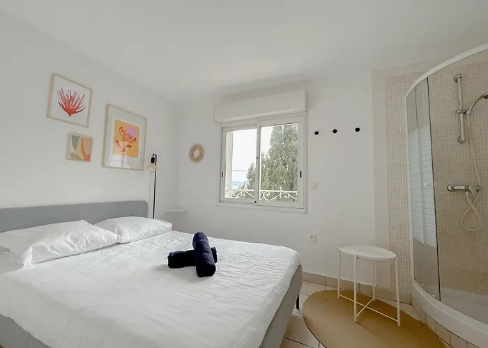 Apartment Boheme With Seaview & Private Garden, Antheor Saint-Raphaël