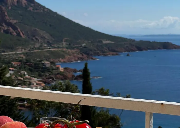 Boheme With Seaview & Private Garden, Antheor *