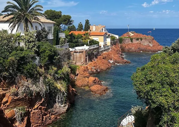 Boheme With Seaview & Private Garden, Antheor *