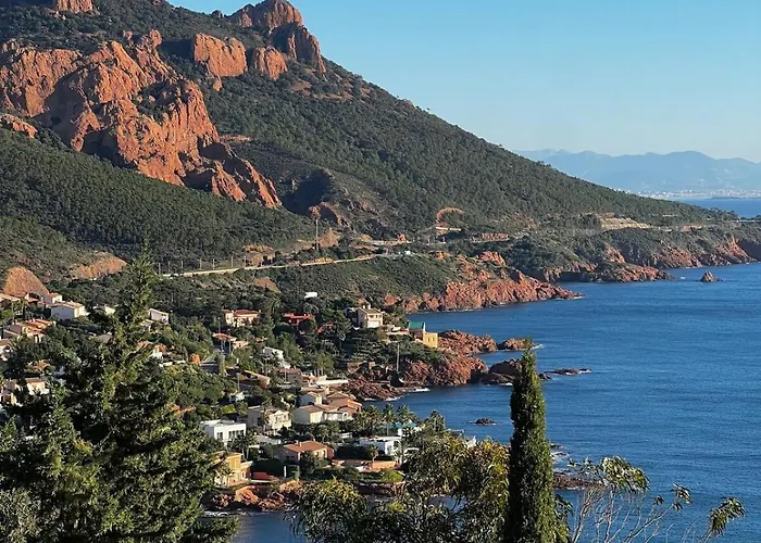 Boheme With Seaview & Private Garden, Antheor Apartman